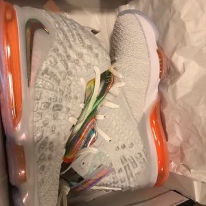 Lebron 17 “Future Air” LMTD Size 12, 11
DeadStock